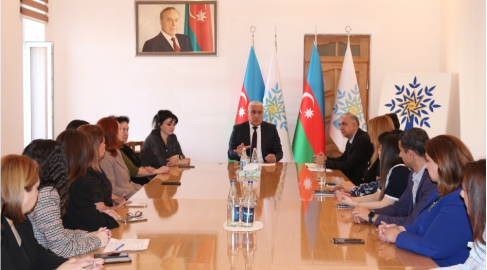 yap-xetai-rayon-teshkilatinda-bir-qrup-feal-gencle-gorush-kechirilib-foto