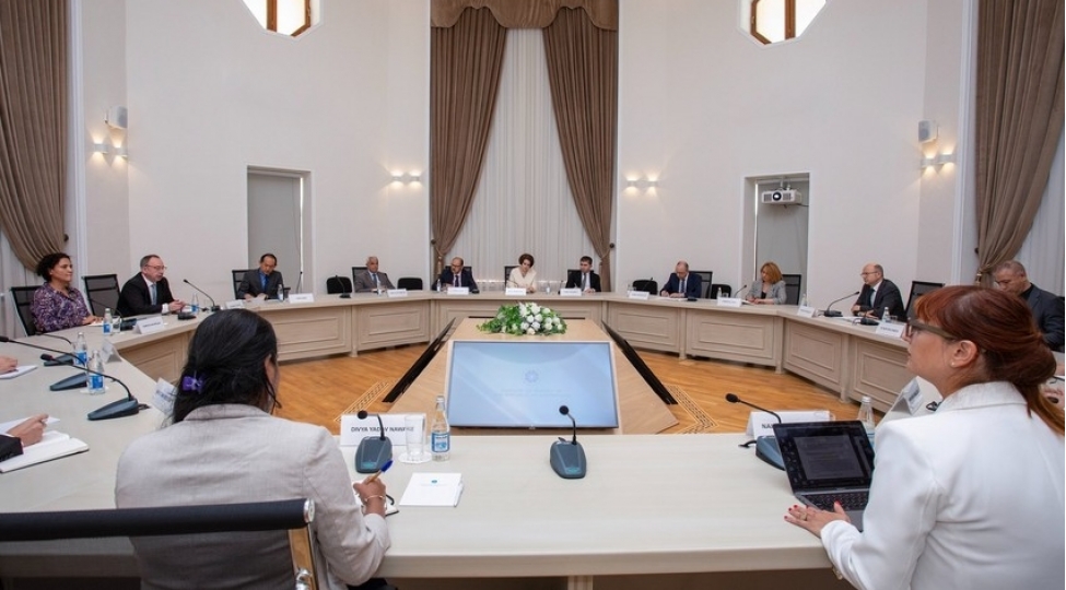asiya-inkisaf-banki-ile-yashil-enerji-terefdashliginin-inkishafi-muzakire-edilib-yenilenibfoto