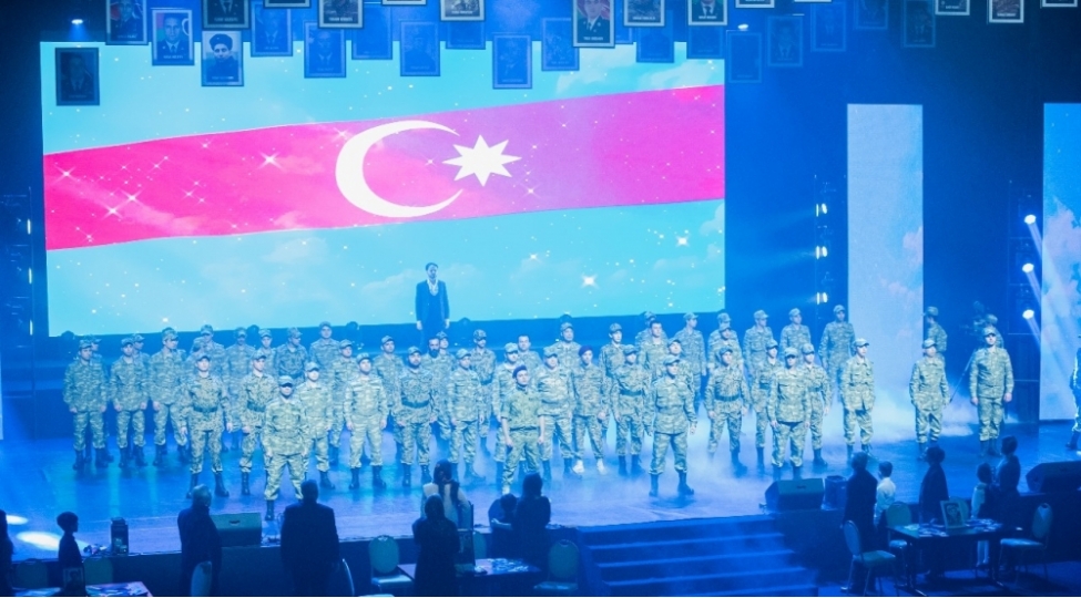 aprel-doyushlerine-hesr-olunmush-zeferin-4-ani-bedii-kompozisiyasi-teqdim-olunub