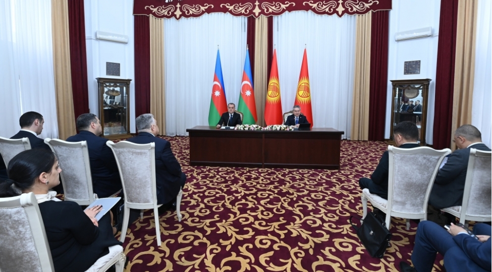 ceyhun-bayramov-qirgizistanli-hemkari-ile-birge-beyanatlarla-chixish-edib-yenilenibfoto