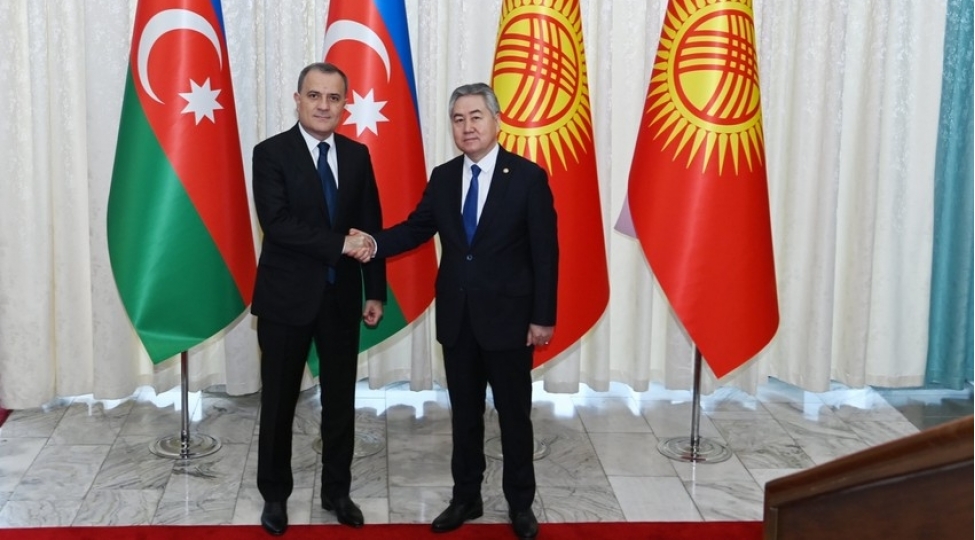 azerbaycanin-xarici-ishler-nazirinin-qirgizistanli-hemkari-ile-gorushu-bashlayib