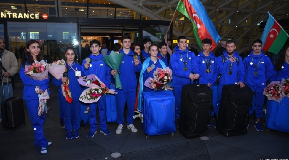 gimnastlarimiz-vetene-qayidib