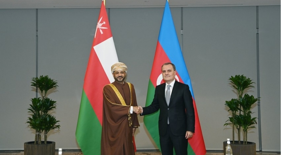 azerbaycan-ve-oman-xin-bashchilari-emekdashliq-meselelerini-muzakire-edib