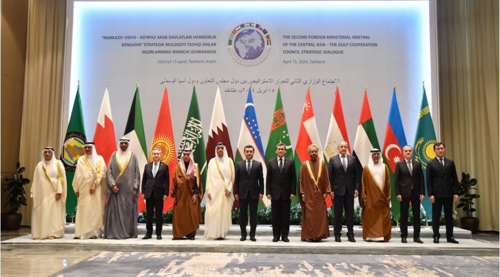 ceyhun-bayramov-ilk-defe-merkezi-asiya-korfez-emekdashliq-shurasinin-toplantisina-qatilib-yenilenib