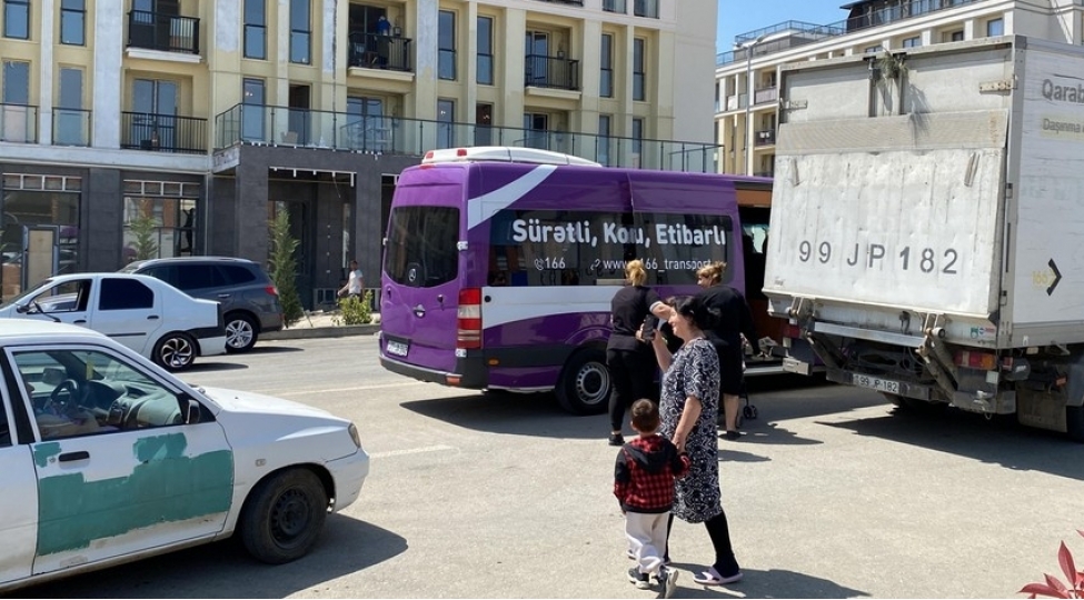 fuzuliye-kochurulen-novbeti-ailelere-menzillerin-acharlari-teqdim-olunub