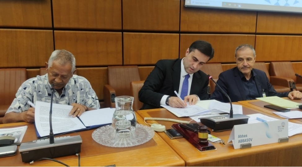 baki-teshebbus-qrupu-ve-fransiz-polineziyasinin-tavini-huiraatira-partiyasi-emekdashligi-genishlendirir-foto