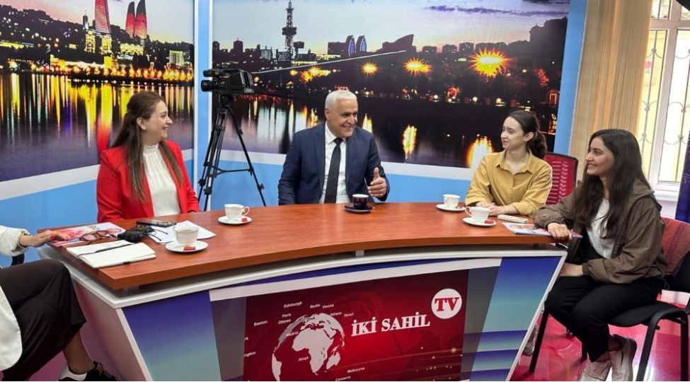 telebeler-iki-sahil-qezetinin-redaksiyasinda-olublar-foto