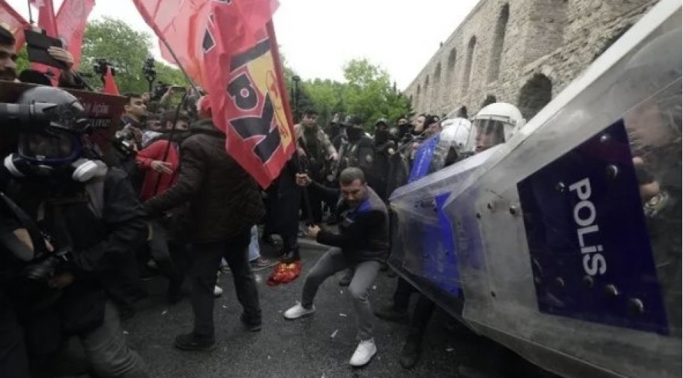 turkiye-polisi-205neferi-saxladi-foto