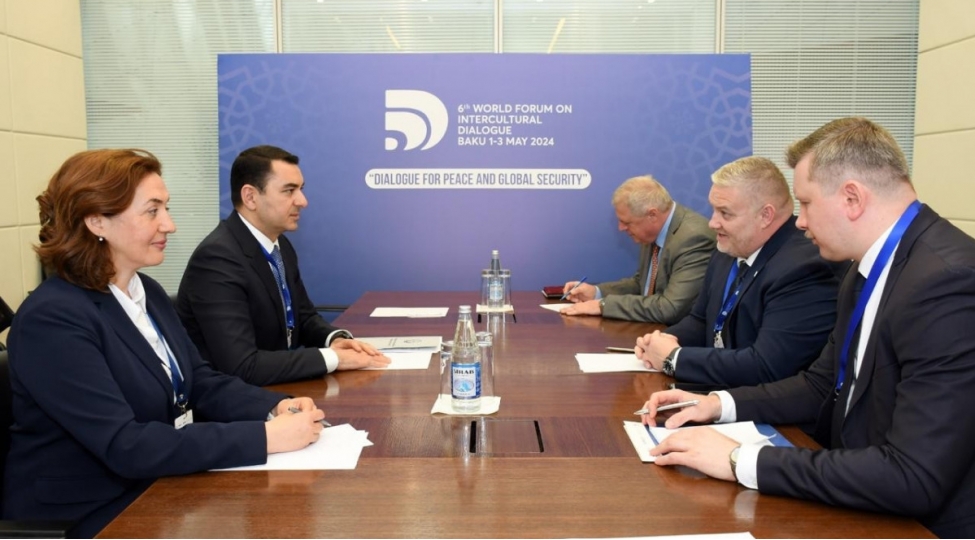 adil-kerimli-slovakiya-medeniyyet-nazirliyinin-dovlet-katibi-ile-gorushub-foto