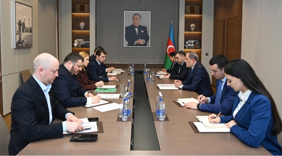 azerbaycanla-ukrayna-arasinda-emekdashliq-gundeliyinde-duran-aktual-meseleler-muzakire-olunub