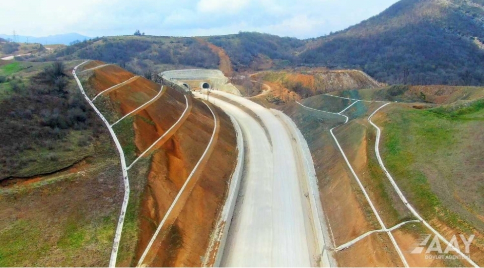 ehmedbeyli-fuzuli-shusha-yolunun-tikintisi-davam-etdirilir