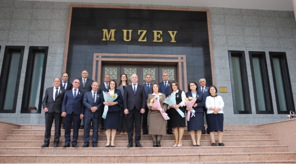 naxchivanda-yubiley-medali-ile-teltif-olunan-muellimlerle-gorush-kechirilib