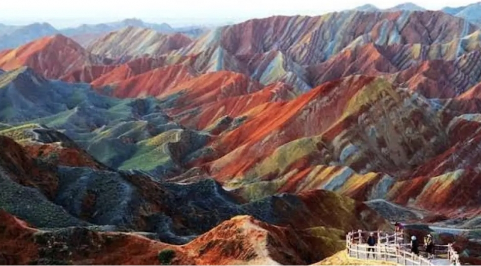 gozellikleri-ve-rengleriyle-planetimizin-en-maraqli-tepeleri-foto