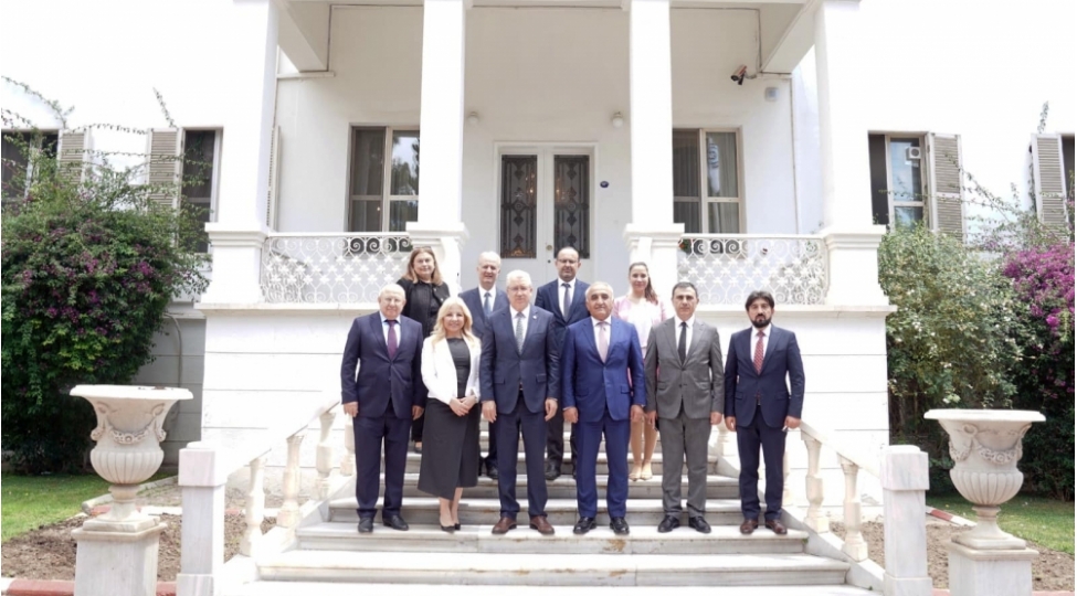 unec-rektoru-izmirde-ishguzar-seferde-olub