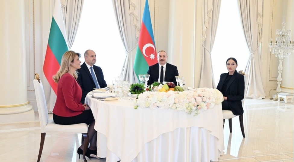 bolqaristan-prezidenti-ve-birinci-xanimin-sherefine-resmi-nahar-verilib