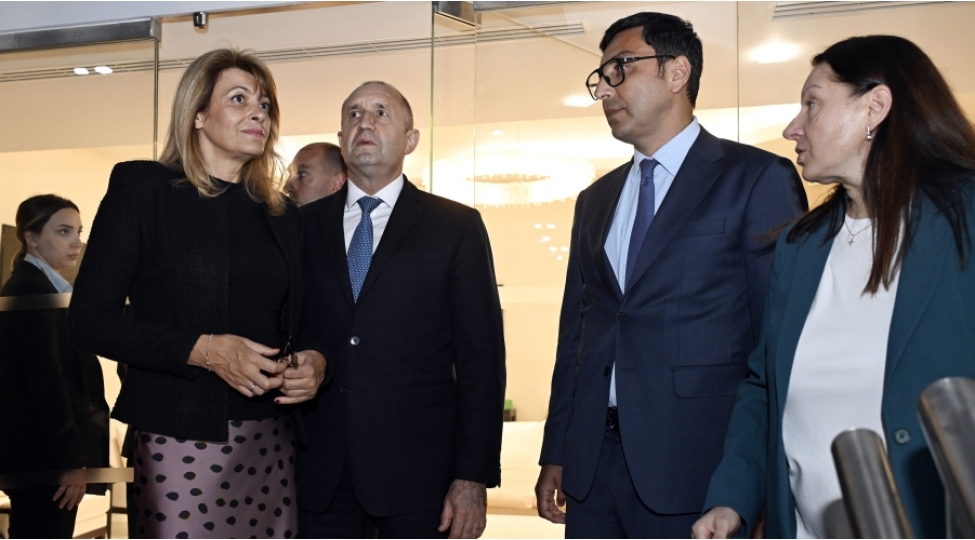 bolqaristan-prezidenti-ve-xanimi-milli-gimnastika-arenasi-ile-tanish-olublar-foto