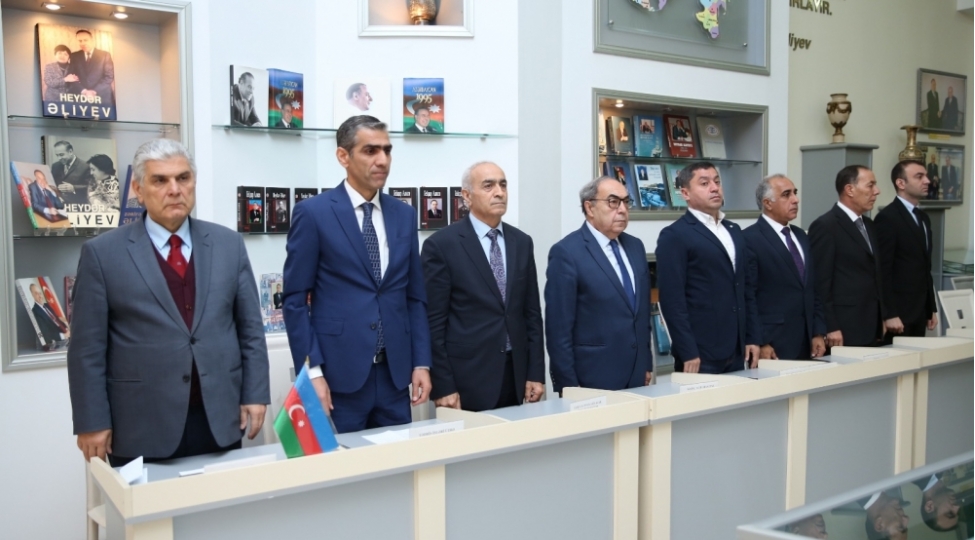 adpu-da-umummilli-lider-heyder-eliyevin-anadan-olmasinin-101-ci-ildonumu-qeyd-olunub-foto