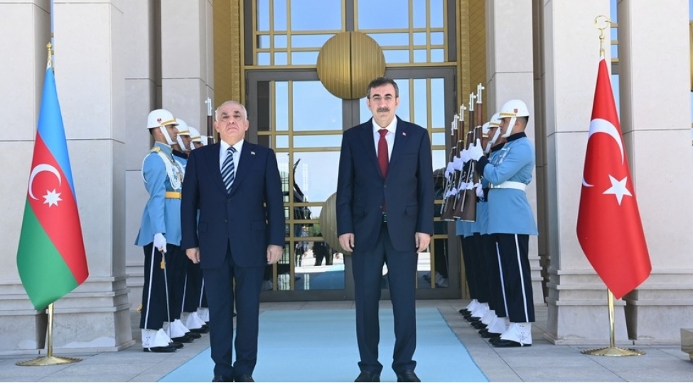 eli-esedov-ve-cevdet-yilmaz-arasinda-ikiterefli-gorush-kechirilib-foto