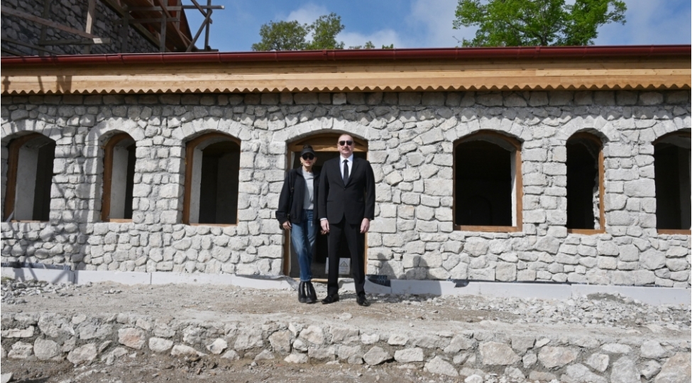 prezident-ve-birinci-xanim-shushada-uzeyir-hacibeylinin-ev-muzeyinde-aparilan-berpa-ishleri-ile-tanish-olublar