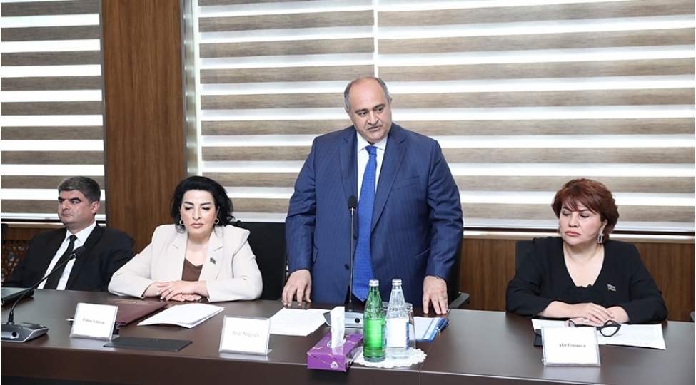 bsu-da-heyder-eliyev-ve-muasir-azerbaycan-movzusunda-deyirmi-masa-kechirilib