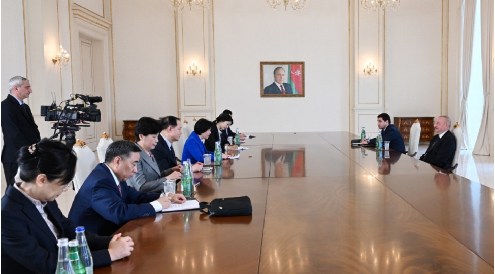 prezident-ilham-eliyev-chin-xalq-siyasi-meshveret-shurasinin-umumchin-komitesinin-sedr-muavinini-qebul-edib-yenilenib-2