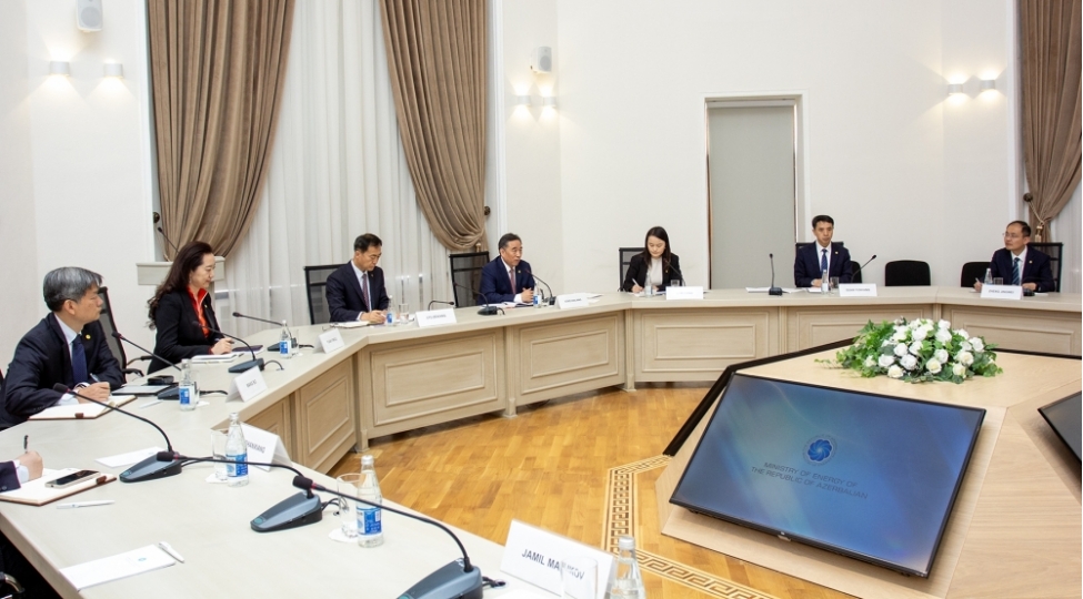 chinle-yashil-enerji-emekdashliginin-inkishafi-muzakire-edilib
