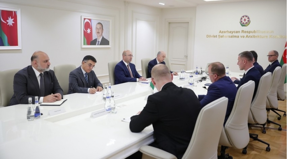 anar-quliyev-belaruslu-hemkari-ile-ishguzar-gorush-kechirib