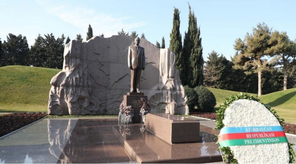 belarus-prezidenti-ulu-onder-heyder-eliyevin-mezarini-ziyaret-edib