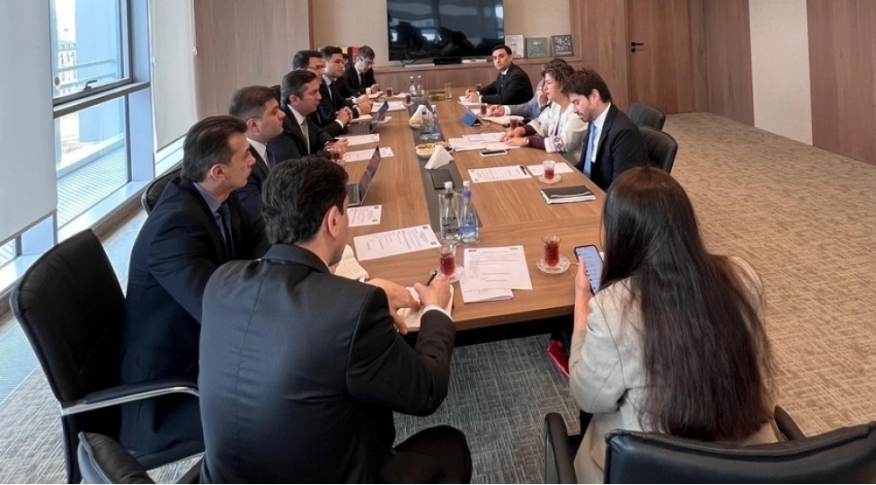 cop29-un-bash-danishiqchisi-braziliya-numayende-heyeti-ile-iqlim-deyishikliyi-uzre-emekdashligi-muzakire-edib