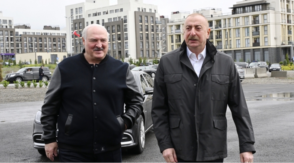 azerbaycan-ve-belarus-prezidentleri-fuzuli-sheherinin-dagidilmish-yerlerine-baxib-ve-sheherin-bash-plani-ile-tanish-olublar-yenilenibfoto