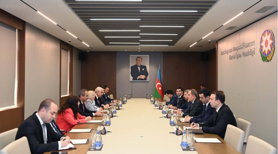 ceyhun-bayramov-tbmm-nin-komissiya-sedrini-qebul-edib-foto