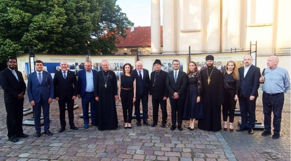 multikulturalizm-merkezinin-teshkilatchiligi-ile-azerbaycanin-xristian-dini-icma-numayendeleri-polshaya-sefer-edib-foto