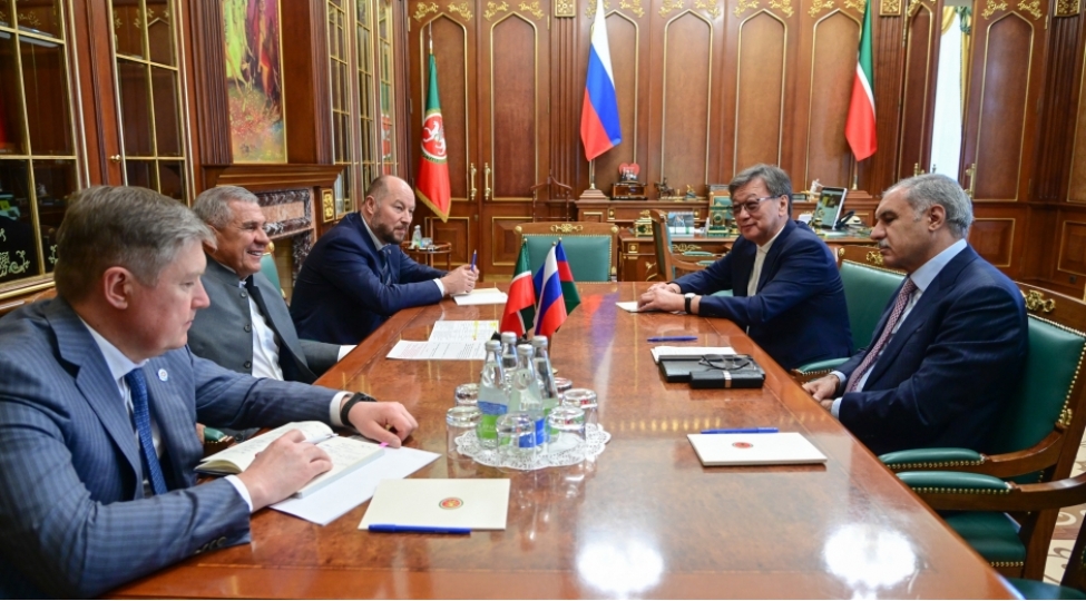 azerbaycanin-herbi-prokuroru-tataristanin-reisini-olkemizin-qazandigi-misilsiz-ugurlar-barede-melumatlandirib