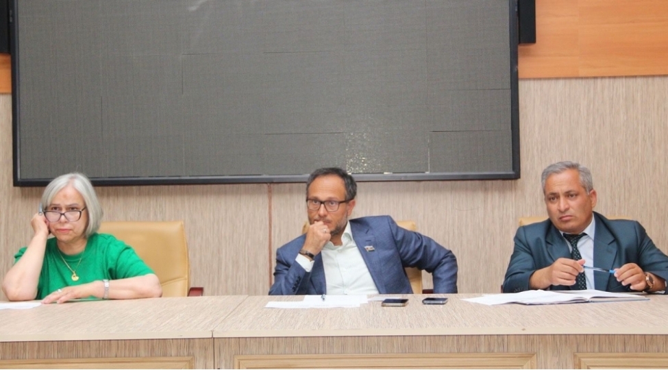 milli-meclisin-deputati-ramil-hesen-ucarda-sechicilerle-gorushub-foto