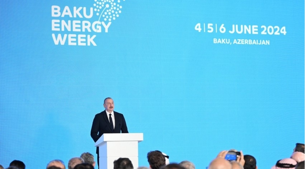 prezident-ilham-eliyev-29-cu-caspian-oilgas-ve-12-ci-caspian-power-sergilerinin-achilishinda-chixish-edib-yenilenibfoto