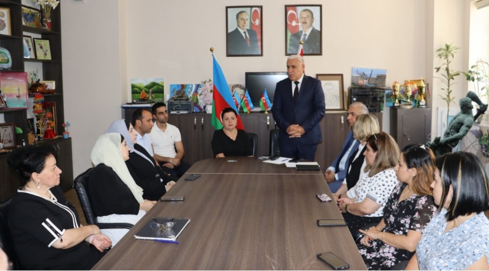 yap-xetai-rayon-teshkilatinda-partiyaya-yeni-qebul-olunanlara-uzvluk-vesiqesi-teqdim-edilib-foto
