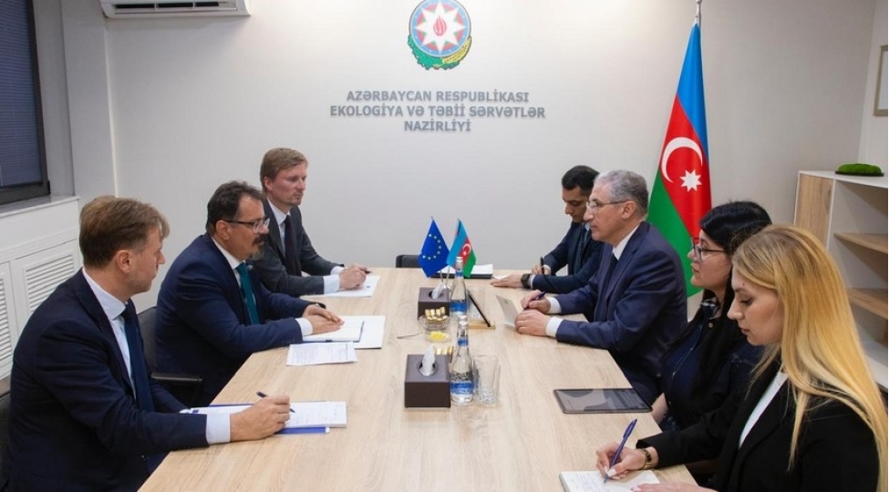 muxtar-babayev-peter-mixalko-ile-etraf-muhitin-muhafizesi-sahesinde-emekdashliq-imkanlarini-muzakire-edib