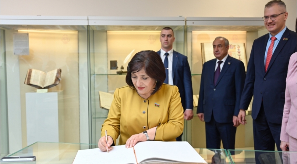 milli-meclisin-numayende-heyeti-belarus-milli-kitabxanasinda-olub