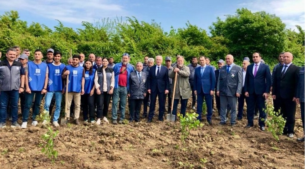 chexiya-sefiri-demiragaci-parkindan-danishmaq-mene-boyuk-sheref-hissi-verir