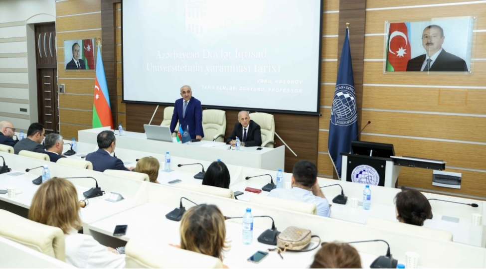 iqtisad-universitetinin-ilk-rektoru-olmush-mehdi-bey-ismayilova-hesr-olunan-konfrans-kechirilib