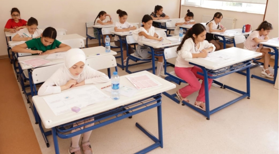 naxchivan-qizlar-liseyine-ilk-defe-olke-uzre-merkezleshmish-qaydada-qebul-imtahani-kechirilib