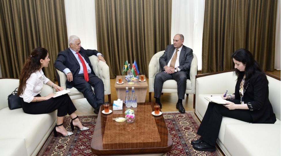 yap-sedrinin-muavini-ile-braziliyanin-emek-partiyasinin-beynelxalq-elaqeler-uzre-katibi-arasinda-gorush-kechirilib