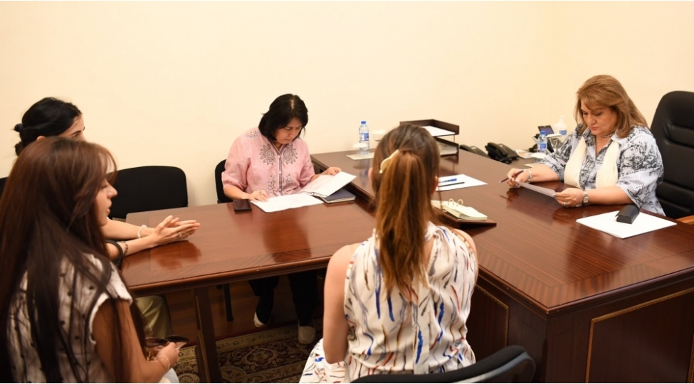 hicran-huseynova-novbeti-defe-vetendashlari-qebul-edib-foto-3