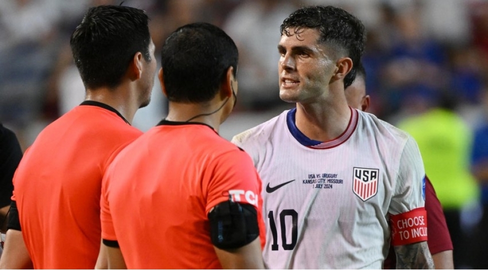 amerika-kubokunda-bash-hakim-futbolchunun-elini-sixmaqdan-imtina-edib