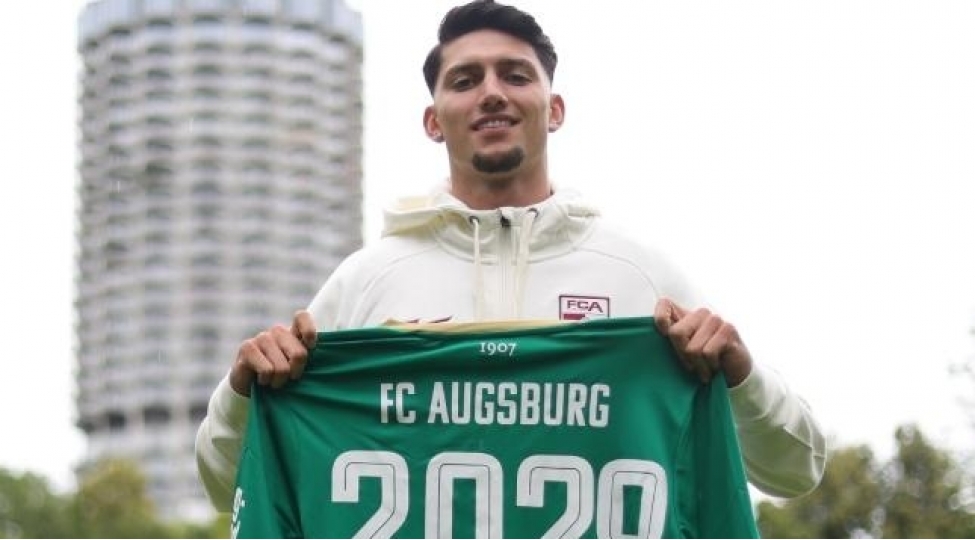auqsburq-bavariyanin-futbolchusunu-transfer-etdi