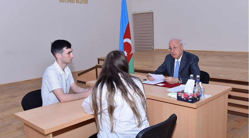 zakir-ferecov-4-cu-mikrorayon-erazisinde-qebul-kechirdi-foto