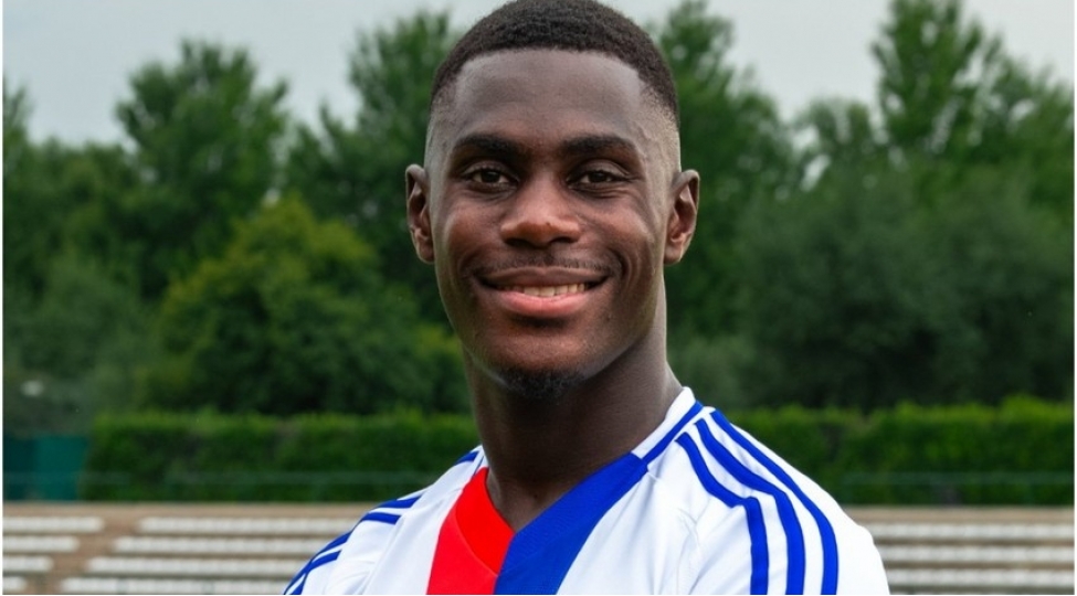 lion-ingiltere-klubunun-yarimmudafiechisini-transfer-edib