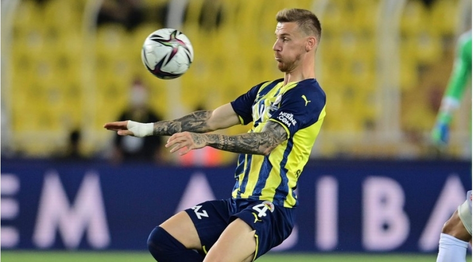 fenerbagcha-klubu-mudafiechisi-ile-yollarini-ayirib