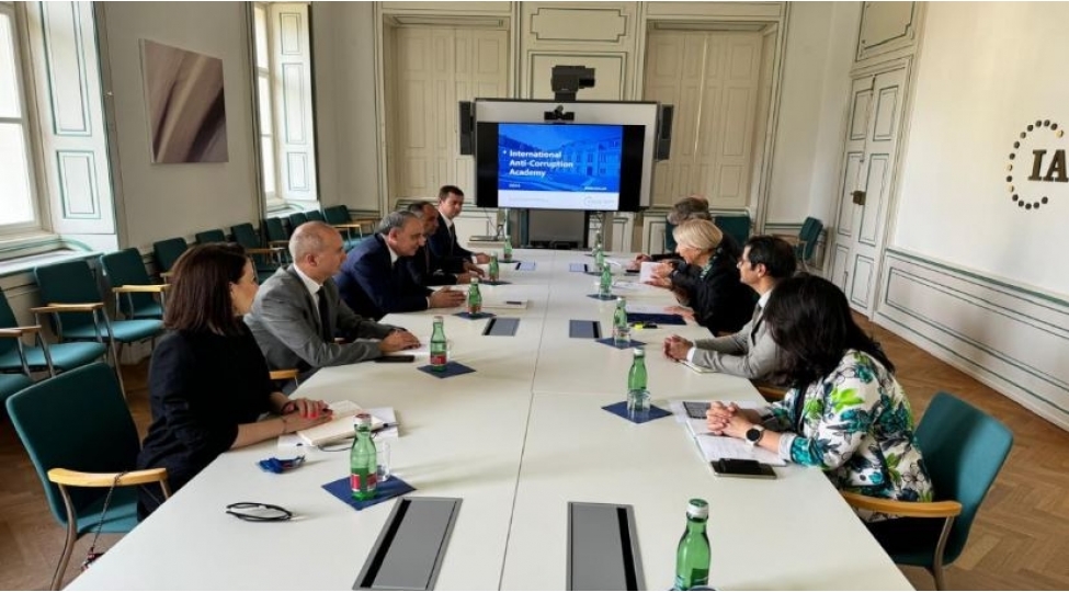 bash-prokuror-beynelxalq-antikorrupsiya-akademiyasinin-rehberi-ile-gorushub