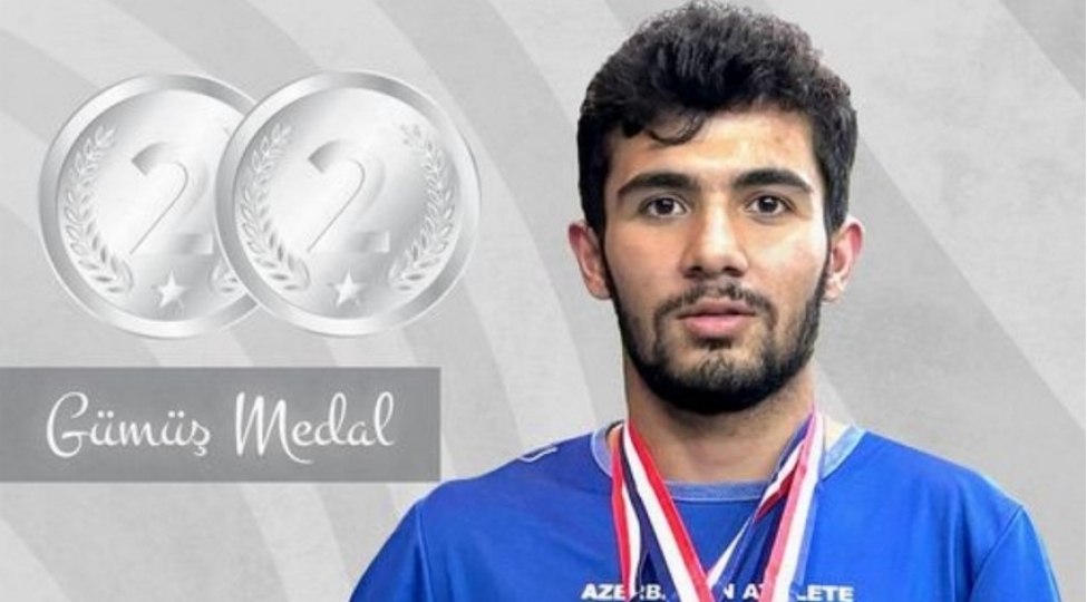 azerbaycan-parabadmintonchusu-uqandada-gumushmedal-qazanib